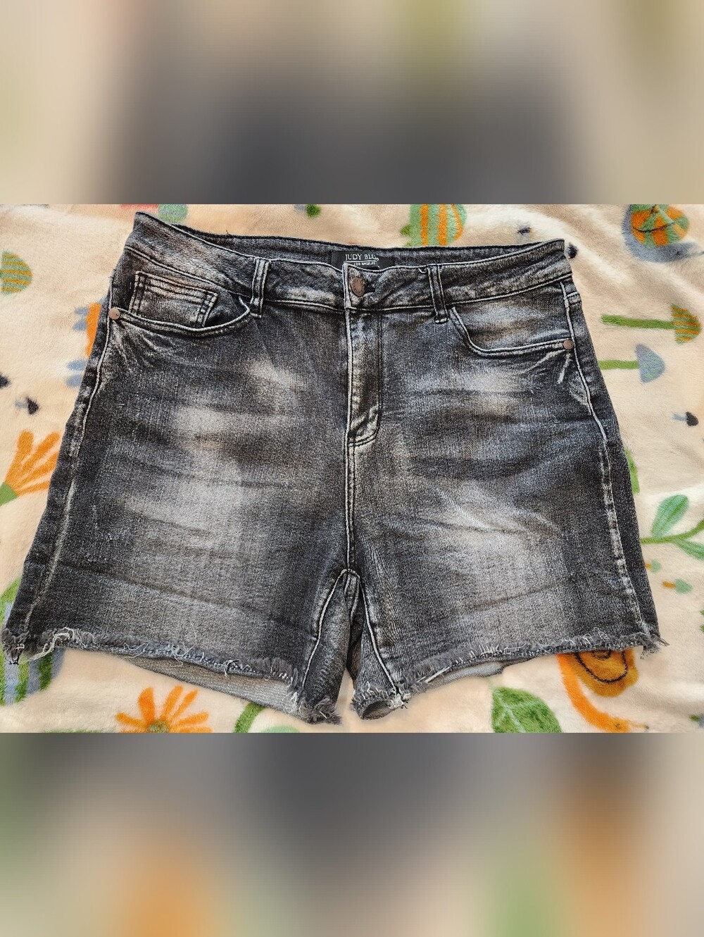 Judy Blue Washed Black Frayed Hem Denim Shorts Size 1XL.